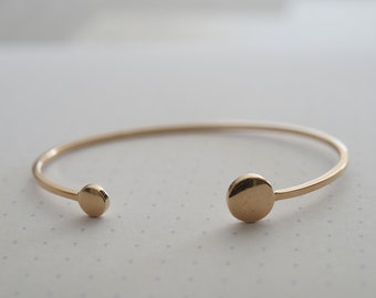 Minimalist adjustable bracelets, gold plated.