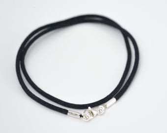 Collier cordon black (nylon) and silver 925, length from 38 to 45cm.