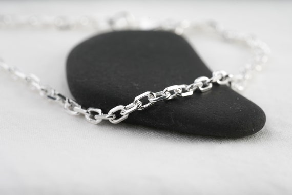 Collier Chaîne Fine Maille Forçat – Argent Fin (?) – Unisexe – Occasion à Réparer