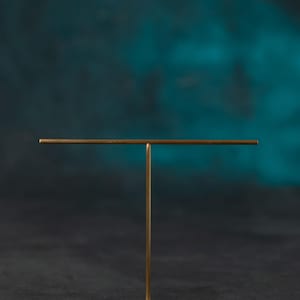 Becki - Présentoir de boucles d'oreilles en laiton massif pour plusieurs paires - Organiseur de bijoux minimaliste pour boutiques, créateurs de bijoux et présentoirs pour la maison image 3