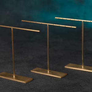 Becki - Présentoir de boucles d'oreilles en laiton massif pour plusieurs paires - Organiseur de bijoux minimaliste pour boutiques, créateurs de bijoux et présentoirs pour la maison image 2