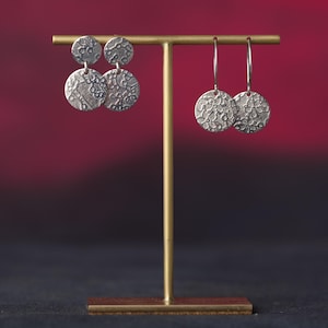 Imelda, Ohrringständer aus Messing mit T-förmigem Bügel, 80 mm hoch, fünf Varianten erhältlich