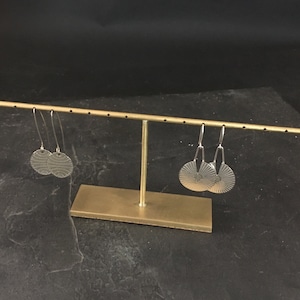 Sue - short brass earring stand