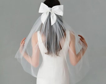 Classic White Wedding Veil Tulle Single Layer Short Bridal Veil with Clip Bow