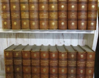 Conjunto antigo de 20 livros com obras de Charles Dickens, encadernados em couro de quarteto vintage, datado de aproximadamente 1920.