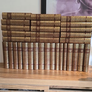 Rare full set of Charles Dickens Hardback Chapman & Hall GE Fabbri Ltd 2004 32 Books Classic English Literature Fascimile GE Fabbri