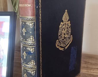 Obras poéticas de Alfred Lord Tennyson, poeta laureado, edición de 1904, publicada por Macmillan and Co., Londres.