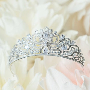LADY DANBURY Tiara Bridgerton style Headpiece, Swarovski Crystal Crown Princess Bride Hairpiece Wedding Bridal Hair Accessories