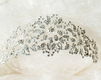 Bridal Tiara, Wedding Crown, Princess Tiara, Quince Crown, Wedding Accessories, Bridal Headpiece, Bridal Headband, LYRA©