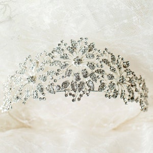 Bridal Tiara, Wedding Crown, Princess Tiara, Quince Crown, Wedding Accessories, Bridal Headpiece, Bridal Headband, LYRA©