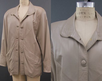 Veste en cuir gris clair vintage des années 1980, veste à épaulettes vintage des années 80, cuir de style ample, minimalisme, taille M/L