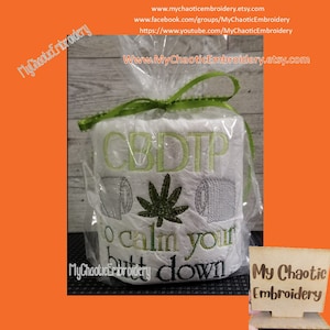 Toilettenpapier Verpackung lustiges Design - DMbTP beruhigen Sie Ihren Hintern TP Maschinenstickerei digitaler Download Design 13x18