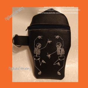Bolsa con cremallera de 5 x 7 ITH para ataúd de Halloween con esqueletos danzantes, totalmente forrada, sin costuras expuestas - Bordado a máquina digital