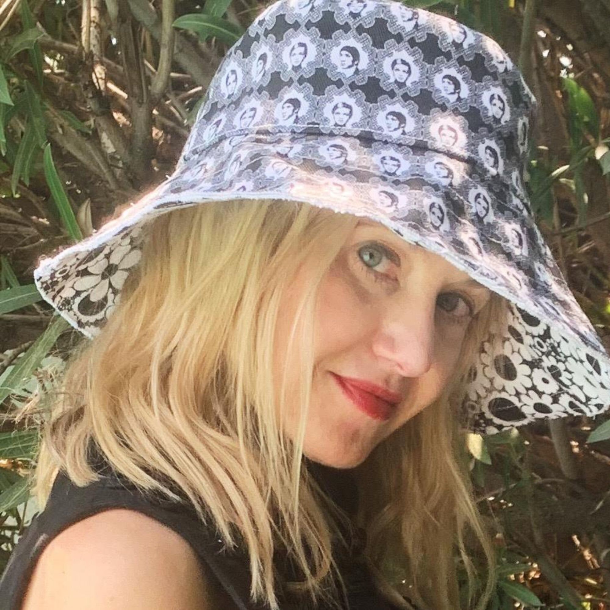 Riviera 1970 Bucket Hat Twiggy \u0026 60s 
