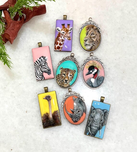 ＊Handmade Animal　ネックレス Hand Painted African Safari Necklace – Cheetah, Lion, Zebra