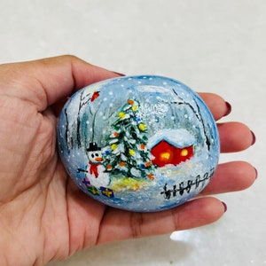 Pierres peintes de Noël, boule à neige peinte à la main, pays des merveilles de l'hiver, cadeaux de vacances pour la famille