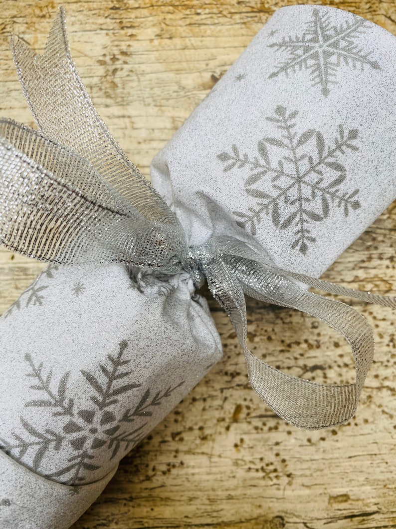 Deluxe Reusable Christmas Crackers, Reusable, Pullable, Eco friendly Christmas, Christmas table, Zero waste, refillable Silver snowflake