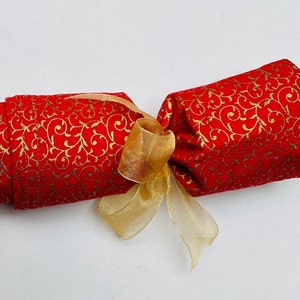 Deluxe Reusable Christmas Crackers, Reusable, Pullable, Eco friendly Christmas, Zero Waste, Christmas Table refillable Gold swirl on RED