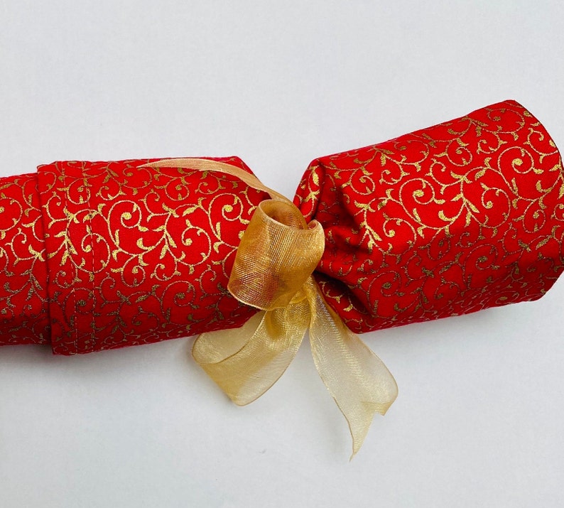 Deluxe Reusable Christmas Crackers, Reusable, Pullable, Eco friendly Christmas, Zero Waste, Christmas Table refillable Gold swirl on RED