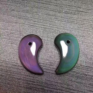 Colgante de obsidiana arcoíris natural de 29 mm con forma de magatama