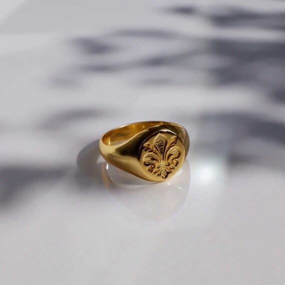 Chevalier ring best sale gold