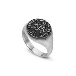 925 Sterling Silver Chevalier Ring with Florentine Fiorino - Vintage Gothic Handmade Jewelry - Elegant Gift for Men and Women