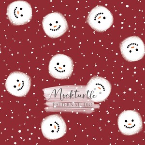 Puede incluir: Un patr&oacute;n sin costuras con mu&ntilde;ecos de nieve blancos con ojos y bocas negros sobre un fondo rojo con puntos blancos. El texto "Mockturtle PATTERN STUDIO" est&aacute; en el centro de la imagen.