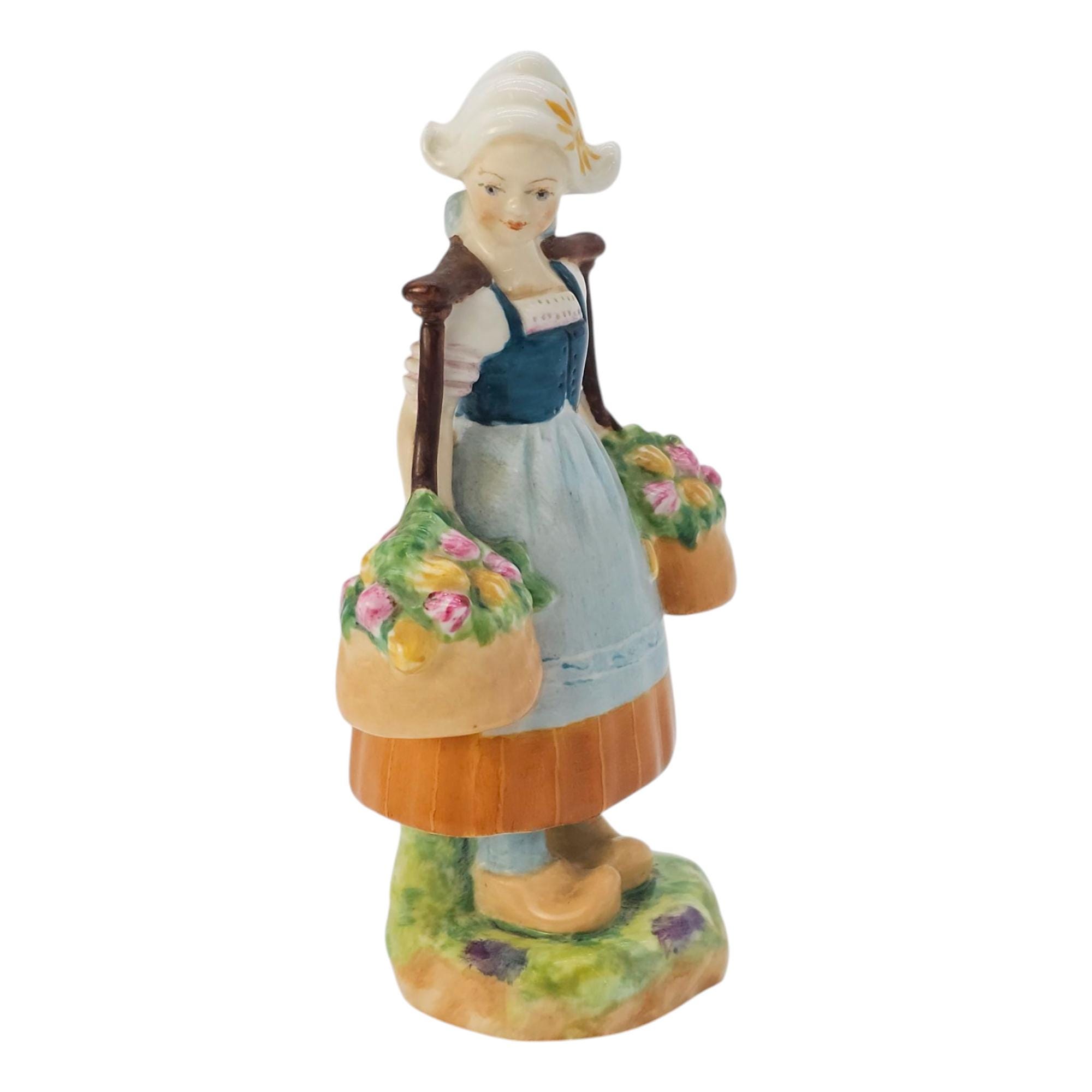 ヴィンテージ ロイヤルウースター磁器製フィギュア：チューリップを