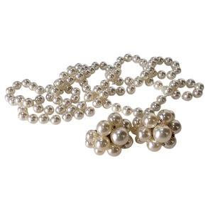 Colar de pérolas falsas vintage Strand branco com brincos de clipe 36&quot;L