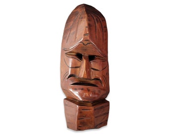 Vintage handgesneden houten tiki, Hawaiiaanse volkskunstsculptuur uit het midden van de eeuw