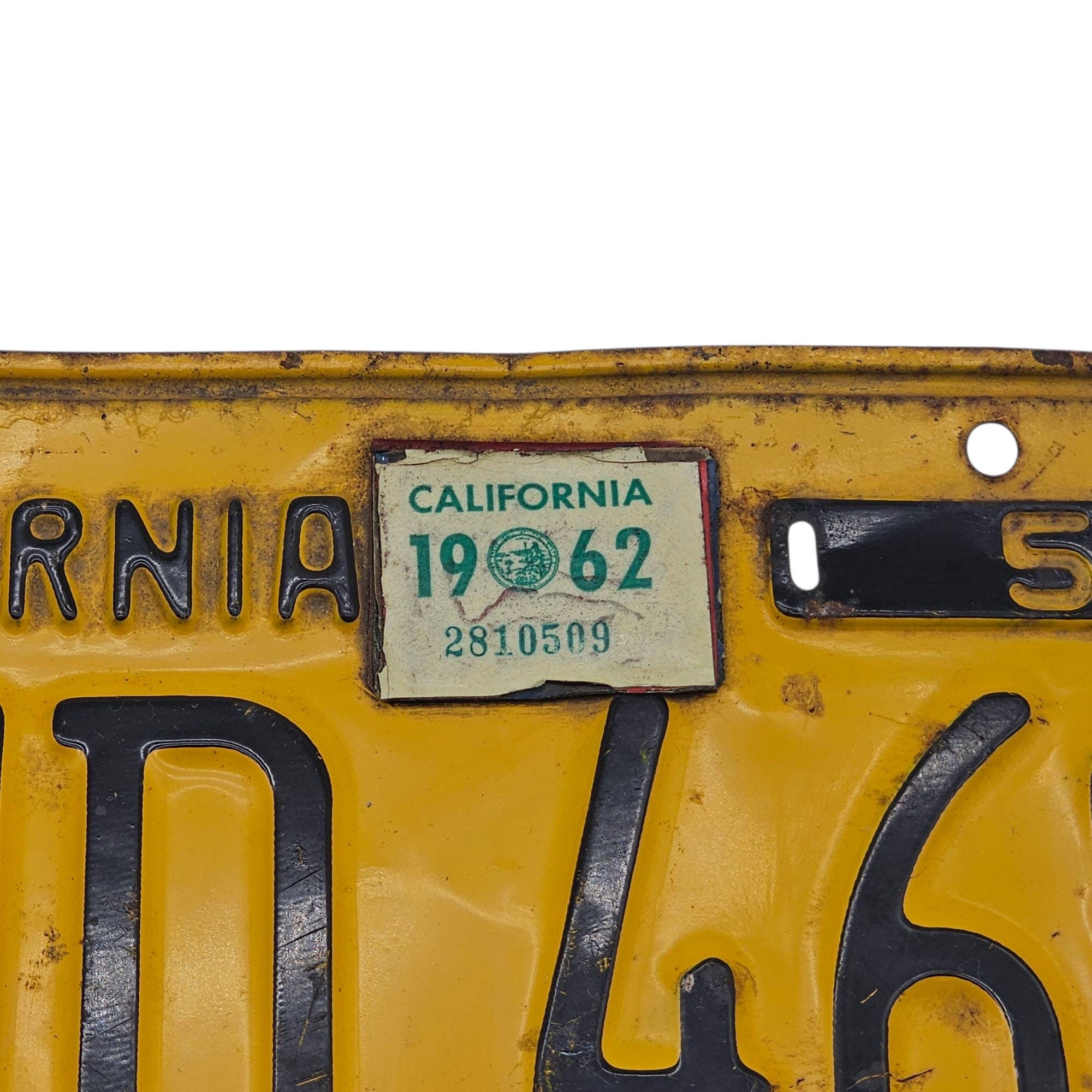 1956年カリフォルニア州ナンバープレート NJD-469 – 本物の錆びた古び
