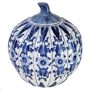 Vintage Chinese Blue & White Pumpkin Gourd Ginger Jar w/Lid Floral 10.5&quot;