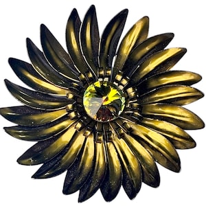 VTG jaren 1960 XL gele metallic madeliefjebroche met groen strass midden, emaille bloemspeld statement sieraden