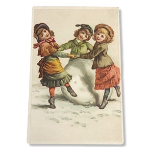 Cartão infantil vitoriano vintage, cartão de felicitações de inverno, dançando ao redor de uma grande bola de neve 1910