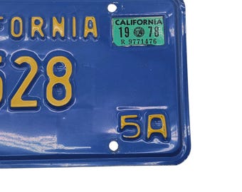 1978年カリフォルニア州ディーラーナンバープレート 青と黄色の自動車
