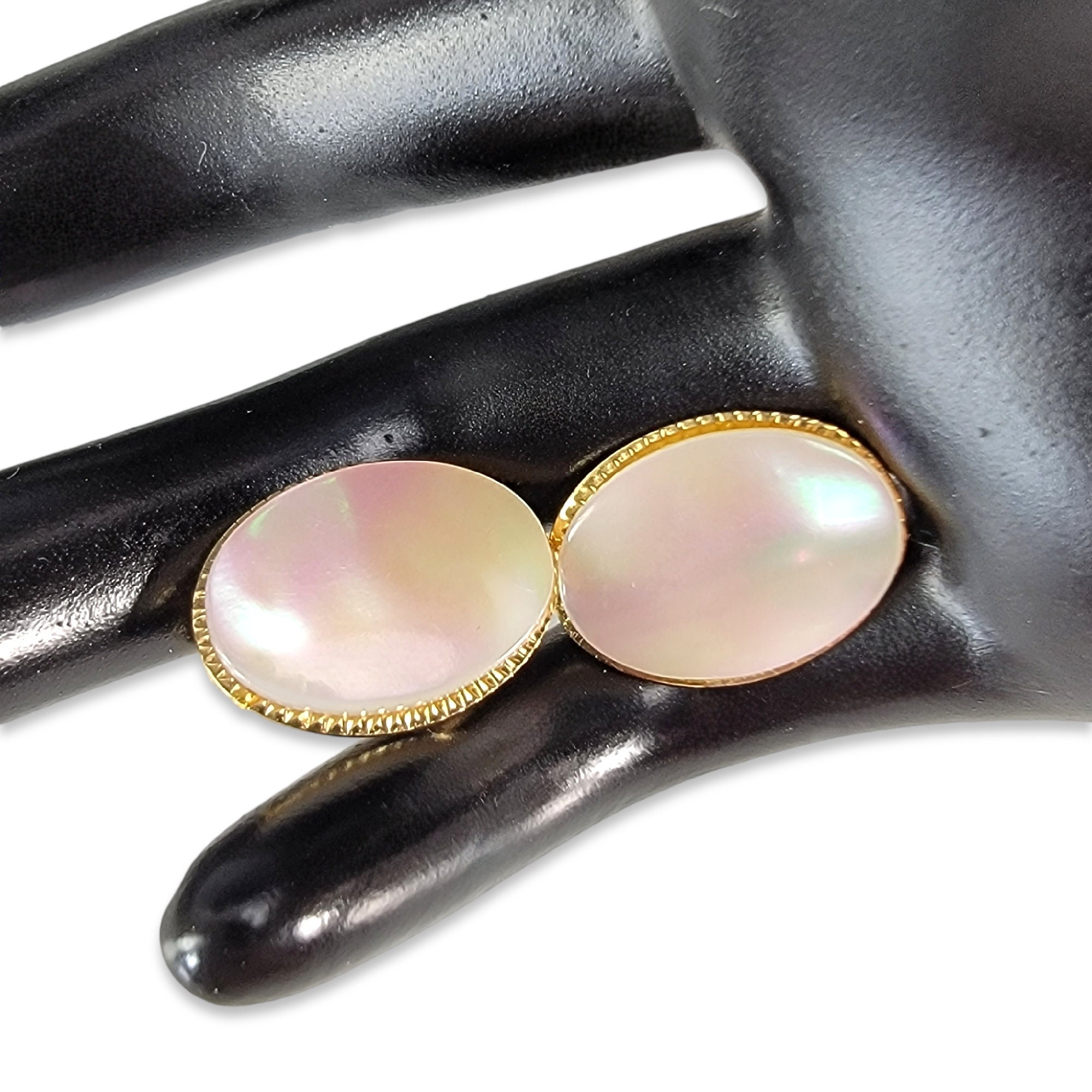 Boucles D'oreilles Clips Vintage En Nacre Beige - Forme Bouton - État Impeccable