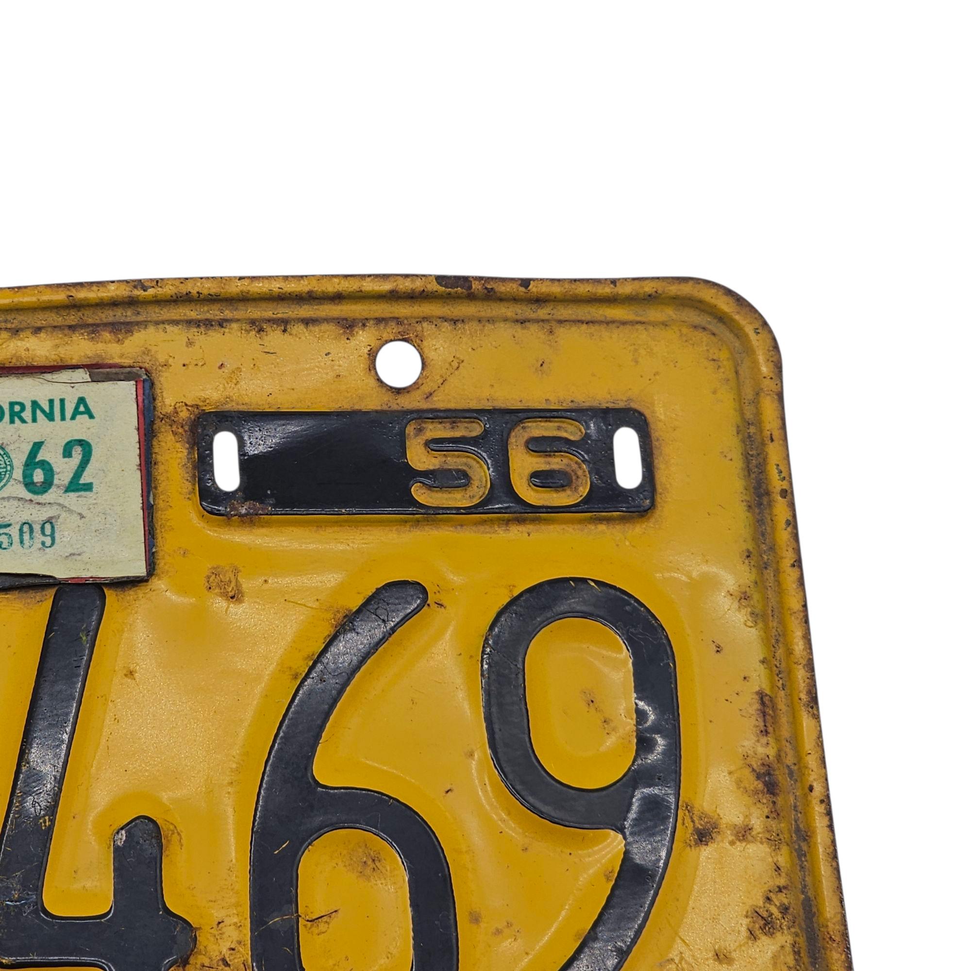 1956年カリフォルニア州ナンバープレート NJD-469 – 本物の錆びた古び