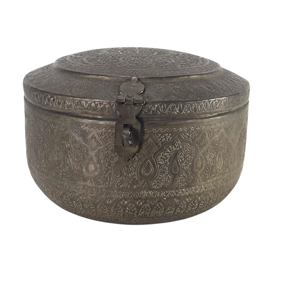 Pandan Box Vintage Brass Pandan Box: Hand Hammered Repousse Design, Indian Craft ...