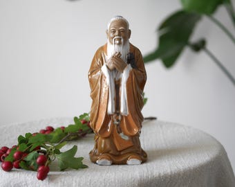 Vintage Shiwan Mudman Clay Figurine, Wise Old Man with Folded Hands, Ochre and Blue Glaze, Penjing Accent, Bonsai Decoration, 17 cm
