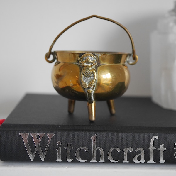 Vintage Peerage Brass Miniature Tiny Witches Cauldron with Creature, Pagan, Incense Burner, Offering Bowl, Magic, Witchcraft, England