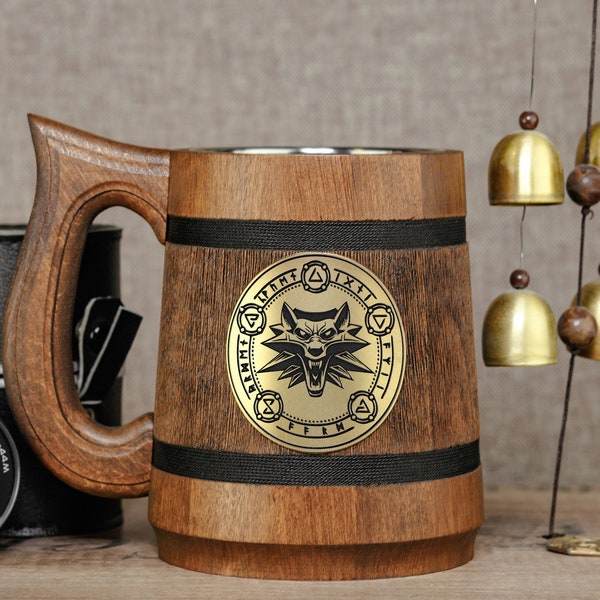Taza de madera con medallón de Witcher, jarra de Geralt Witcher, regalo de amigo secreto para gamers, regalo de Navidad para novios, jarra de juego