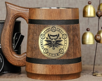 Witcher Medallion Wooden Mug, Geralt Witcher Stein, Secret Santa Gifts for Gamer, Boyfriend Xmas gift, Game tankard