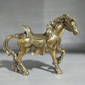 Horse sculpture walking horse decorative horse for home décor centerpiece