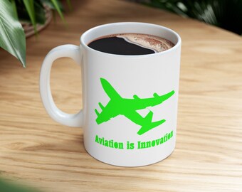 Handgemachte Keramiktasse 11 Unzen mit Luftfahrt ist Innovation Flugzeug / Flugzeug Design in Grün