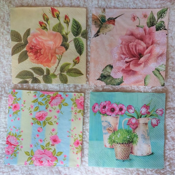 15 Papierservietten mit unterschiedlichen Blumenmotiven
