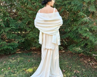 Alpaka Schal | Perfekt für Hochzeiten | Brautstola | Weiß, Off-White und helle Elfenbeinfarben | Braut Wrap