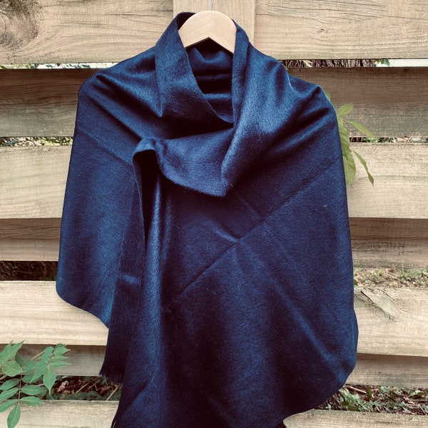 Mantón de Alpaca Azul Marino Oscuro