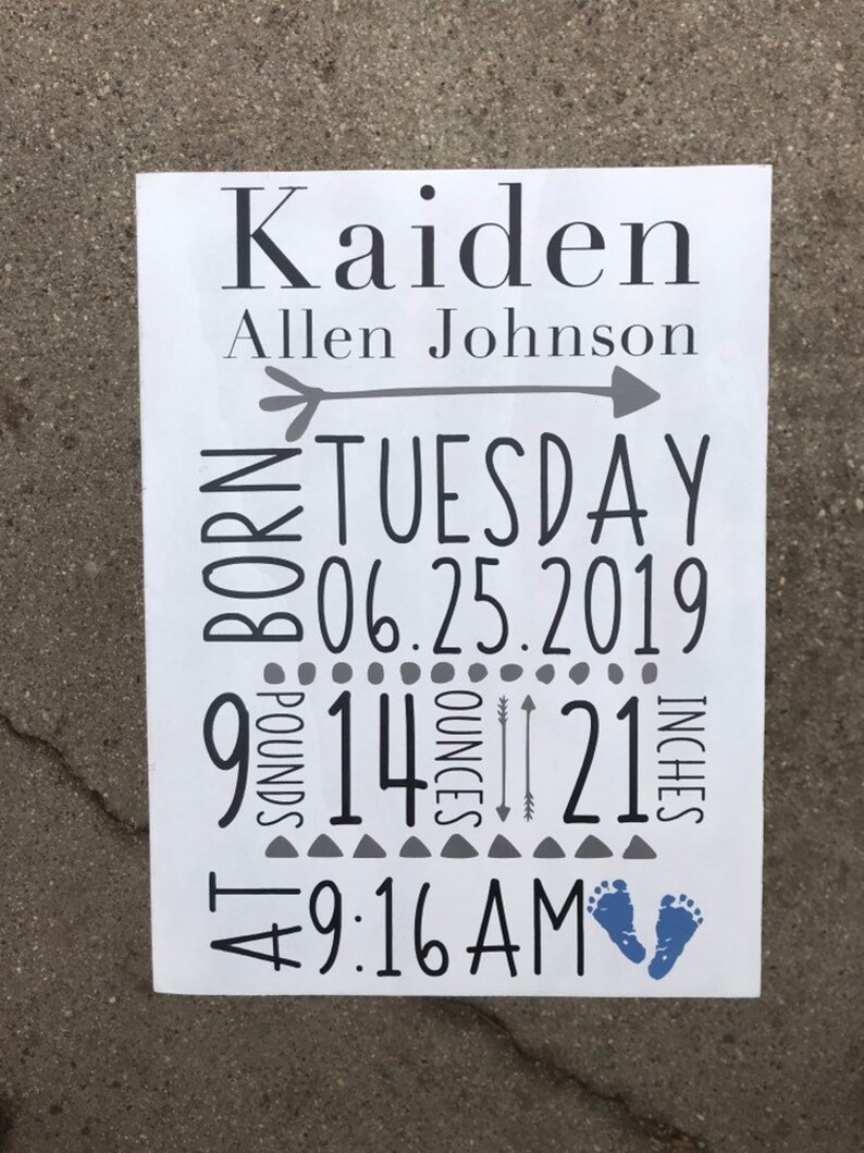 Baby sign. Newborn informstion sign Newest additions sign