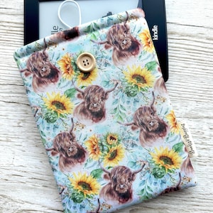 Highland Cow Kindle Sleeve, Book Sleeve, iPad Cover, 2024 Paperwhite sleeve, Kindle Scribe case, Cottagecore gift