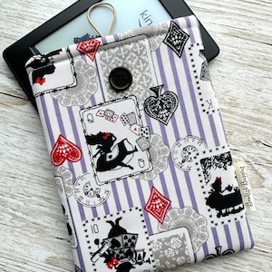 Étui pour Kindle Alice au pays des merveilles, étui livre, housse pour iPad, pochette pour livre, étui 2024 blanc papier, cartes à jouer, étui pour Kindle Scribe